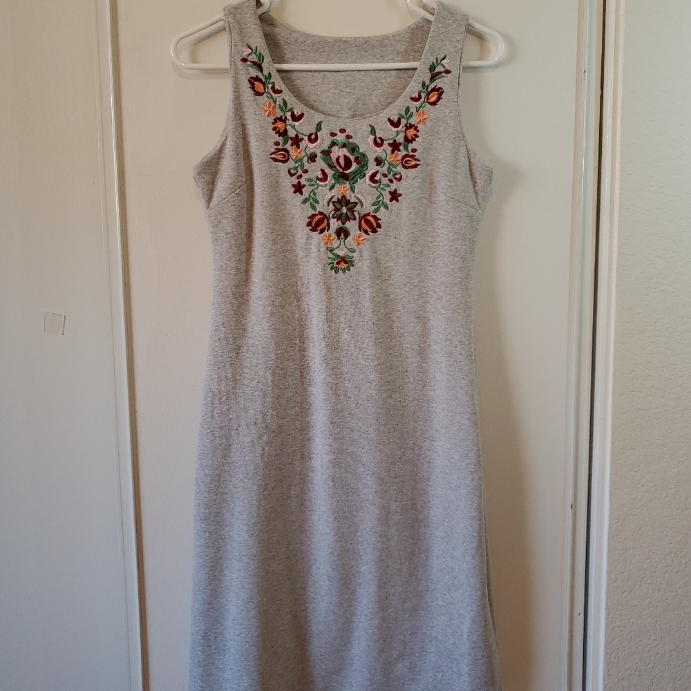 Gray sleeveless floral dress with flowers, size m